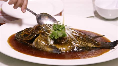  Huaiyang Szechuan Fish: Czy ostre i aromatyczne danie z ryby stanie się Twoim nowym ulubieńcem?