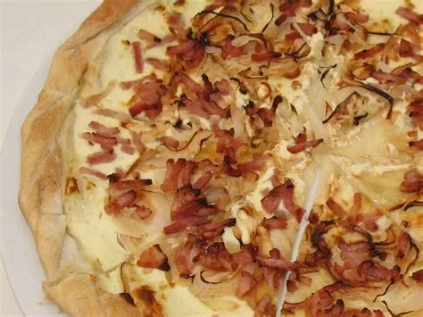  Tarte Flambée: Delikatne Ciasto Z Cienkim Ciastem I Pieczoną Szynką Dla Podniebienia